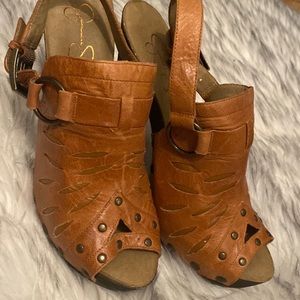 Used size 10 Jessica Simpson brown leather sandal heels.